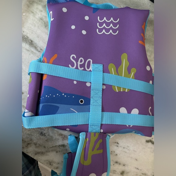 Toddler life jacket for ages 1-3 - Picture 3 of 7